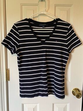 Tommy Hilfiger Women's Navy & White Striped V-Neck Tee Size Large